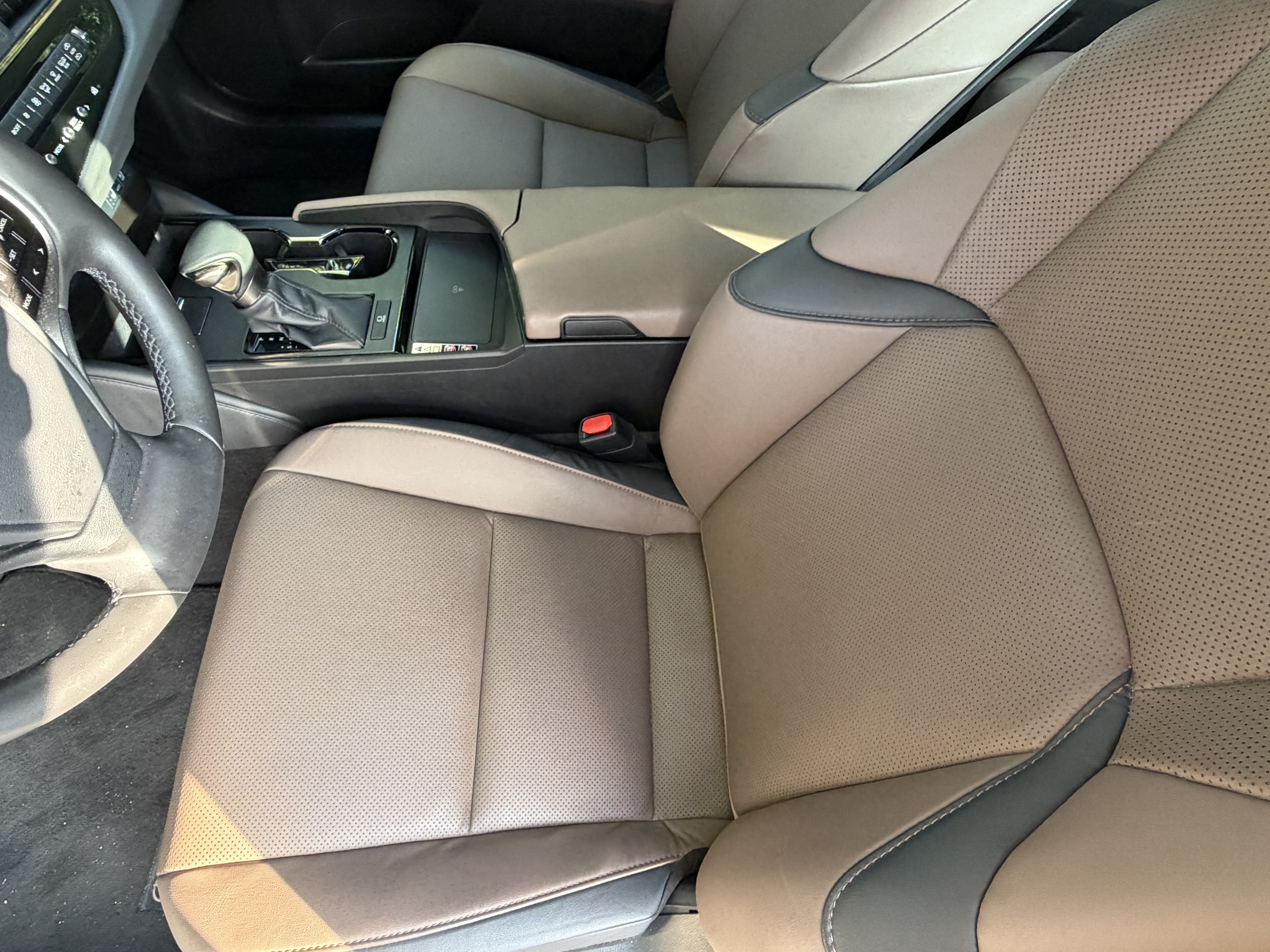Certified 2023 Lexus ES 250 w/ Premium Package AWD/4WD image 15