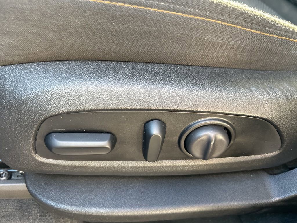 Used 2021 Chevrolet Traverse LT image 9