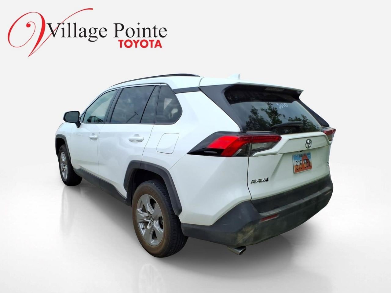 Used 2025 Toyota RAV4 XLE AWD/4WD image 2