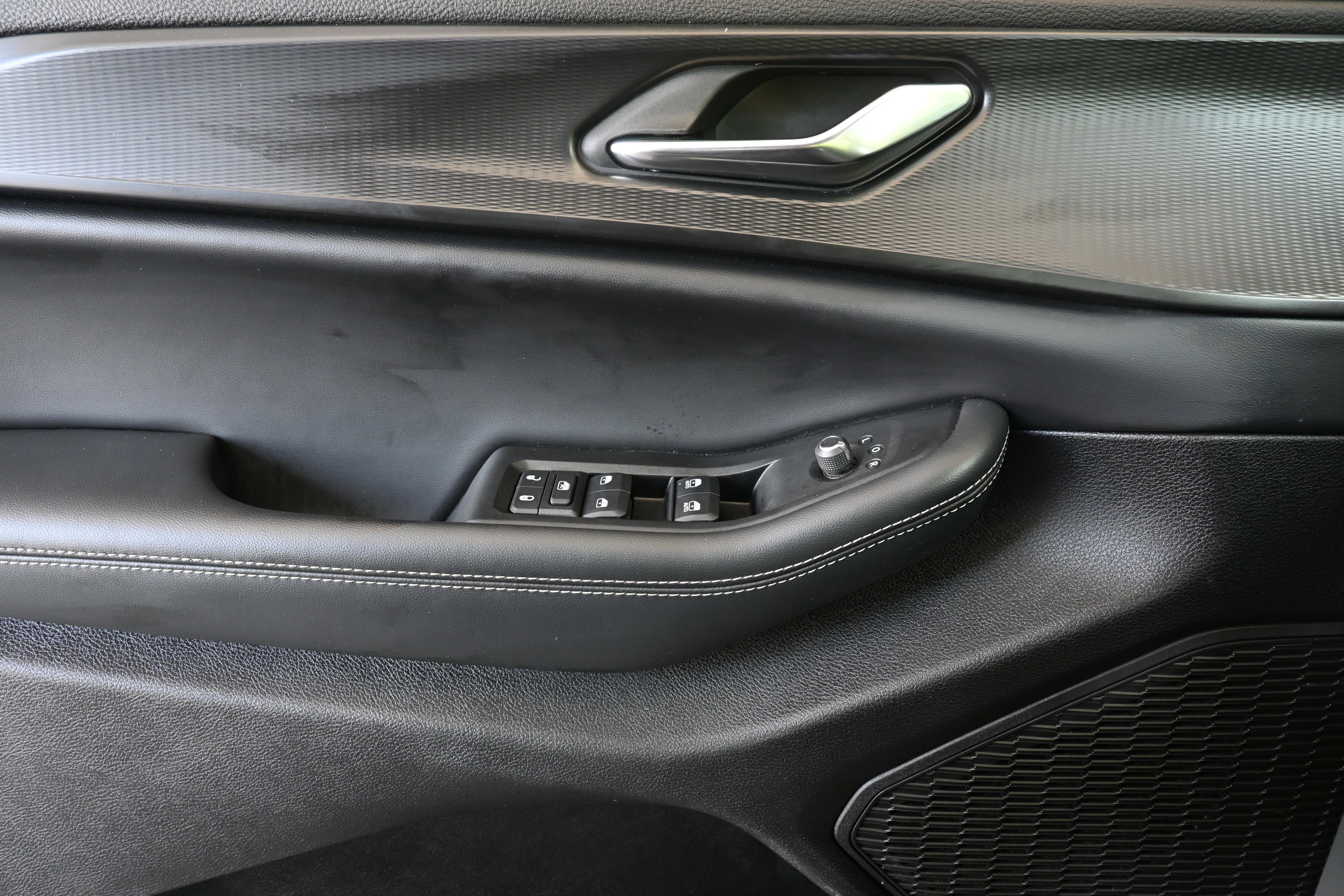 Used 2024 Jeep Grand Cherokee Laredo w/ MOPAR Finishing Package image 15