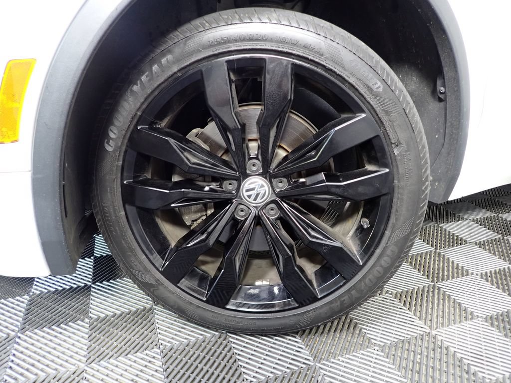 Used 2021 Volkswagen Tiguan SE R-Line AWD/4WD image 39