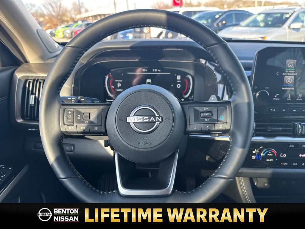 Certified 2025 Nissan Pathfinder Platinum w/ Black Appearance Package image 15