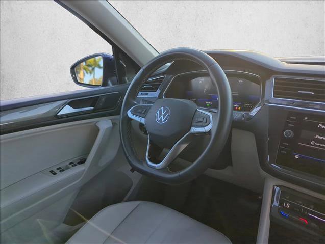 Used 2023 Volkswagen Tiguan SE w/ Panoramic Sunroof Package image 28