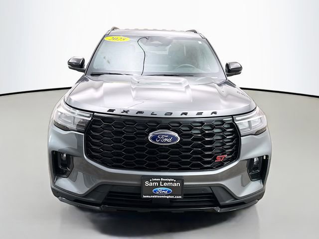 Used 2025 Ford Explorer ST image 2