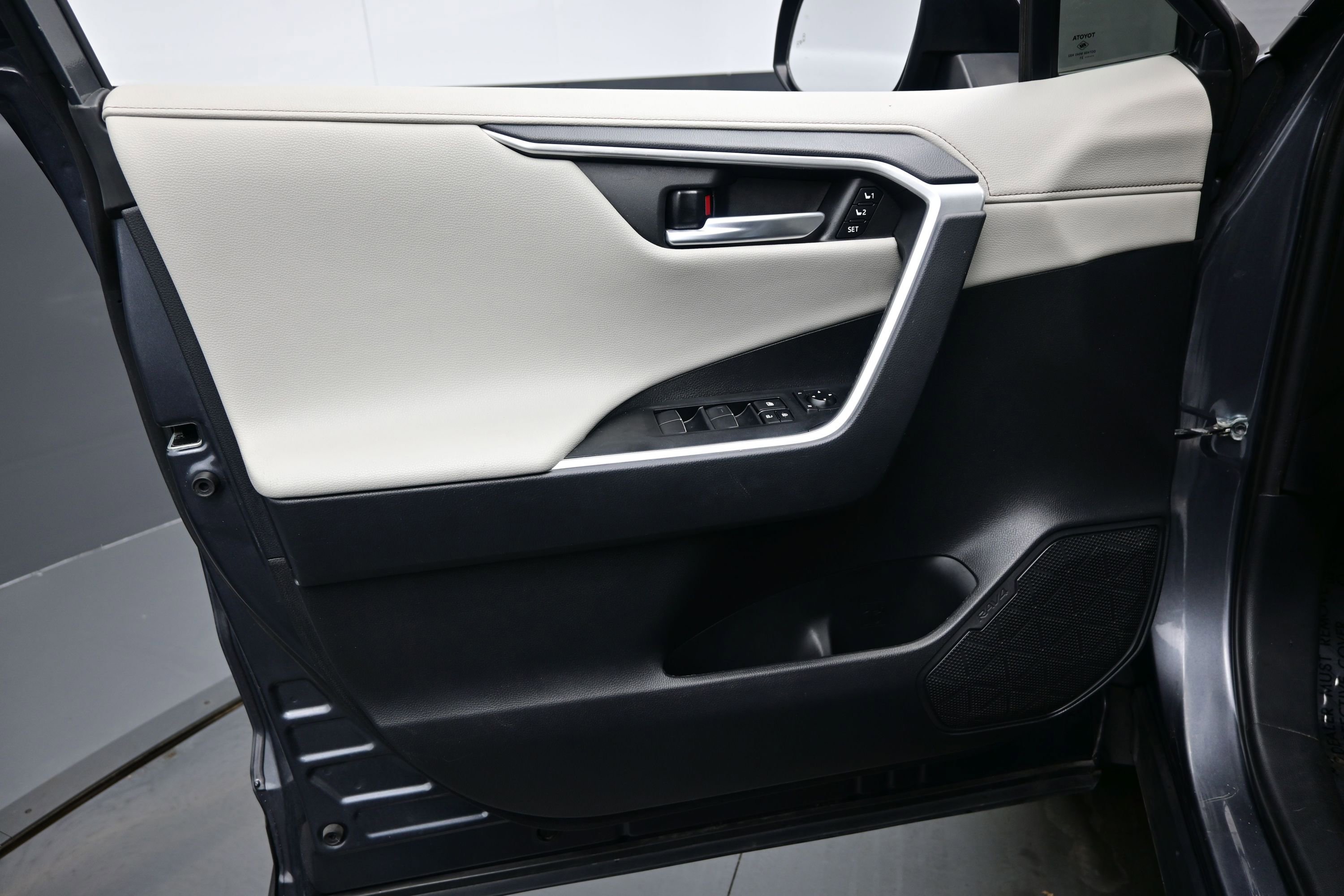 Used 2021 Toyota RAV4 Limited w/ Limited Grade Weather Package AWD/4WD image 9