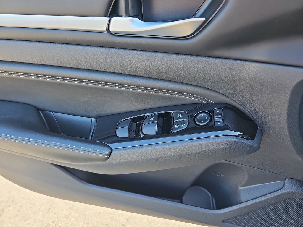 Used 2022 Nissan Altima 2.5 SV w/ SV Premium Package image 31