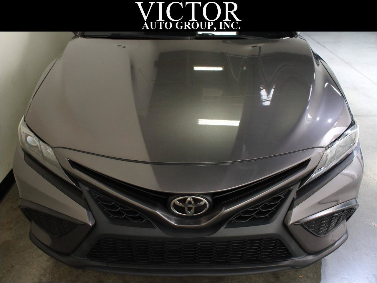 Used 2021 Toyota Camry SE FWD image 3