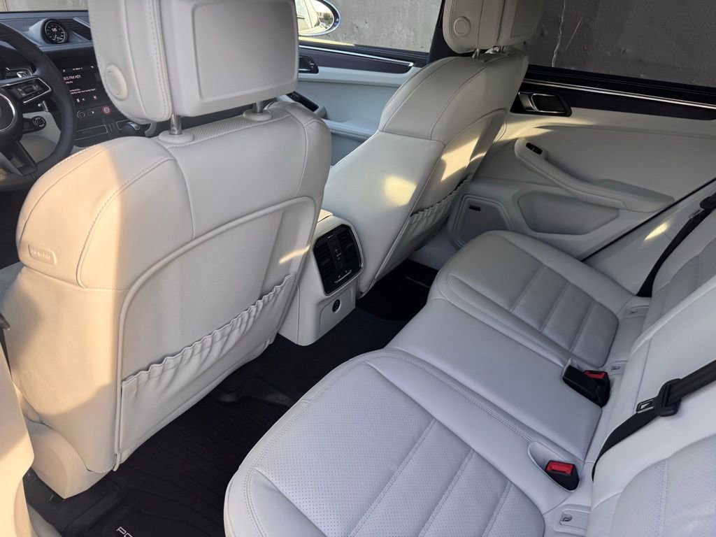 Certified 2026 Porsche Macan GTS image 21