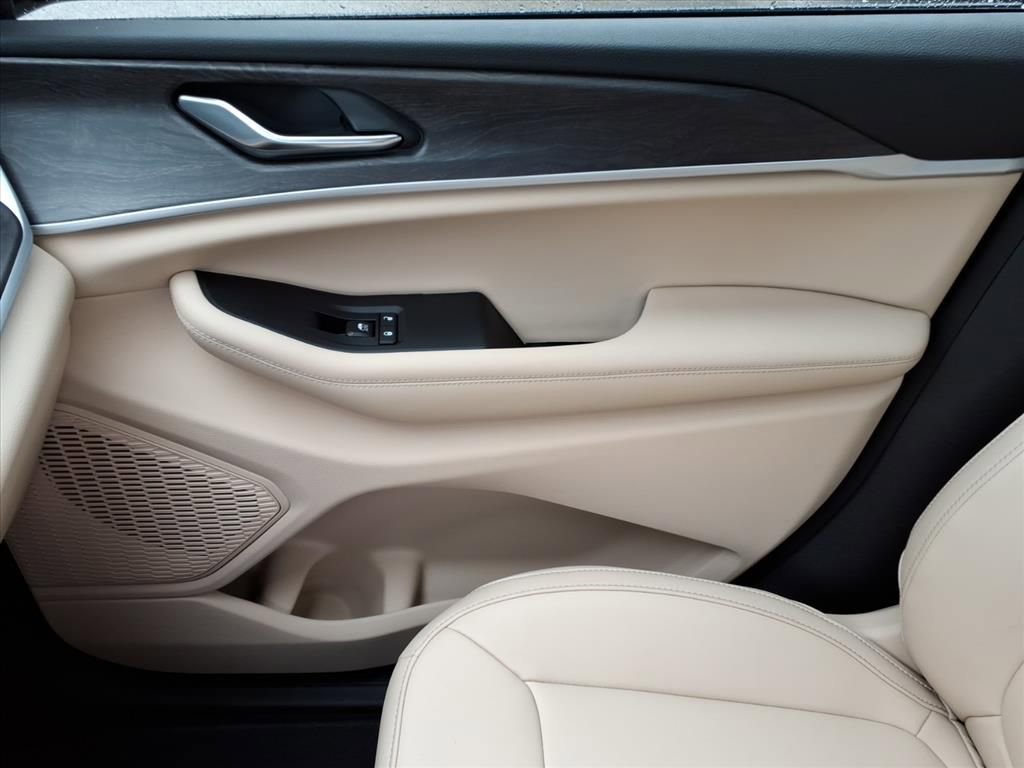 New 2025 Jeep Grand Cherokee Limited image 28