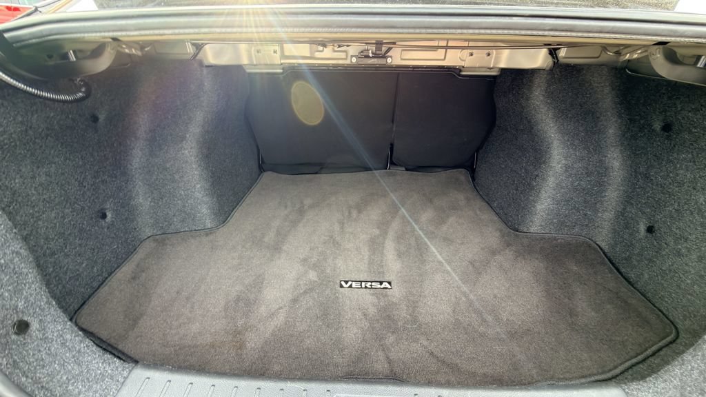 Used 2025 Nissan Versa SV FWD image 27