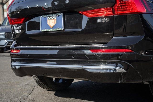 Certified 2023 Volvo XC60 B6 Ultimate w/ Protection Package Premier image 9