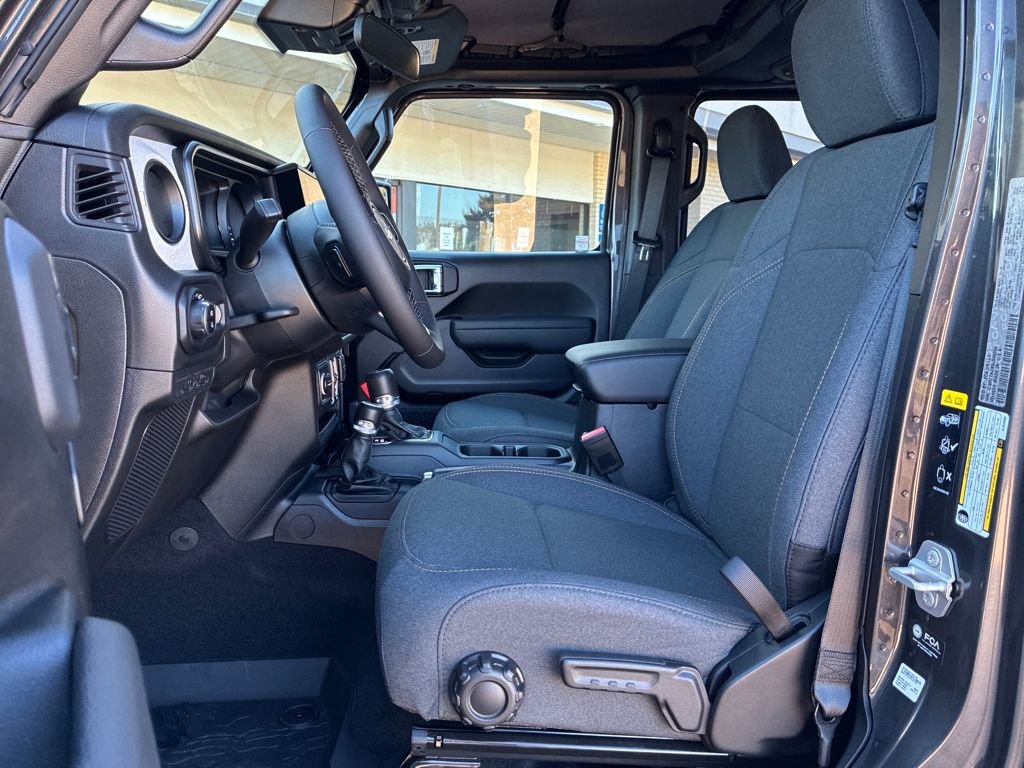 New 2025 Jeep Gladiator Sport image 9