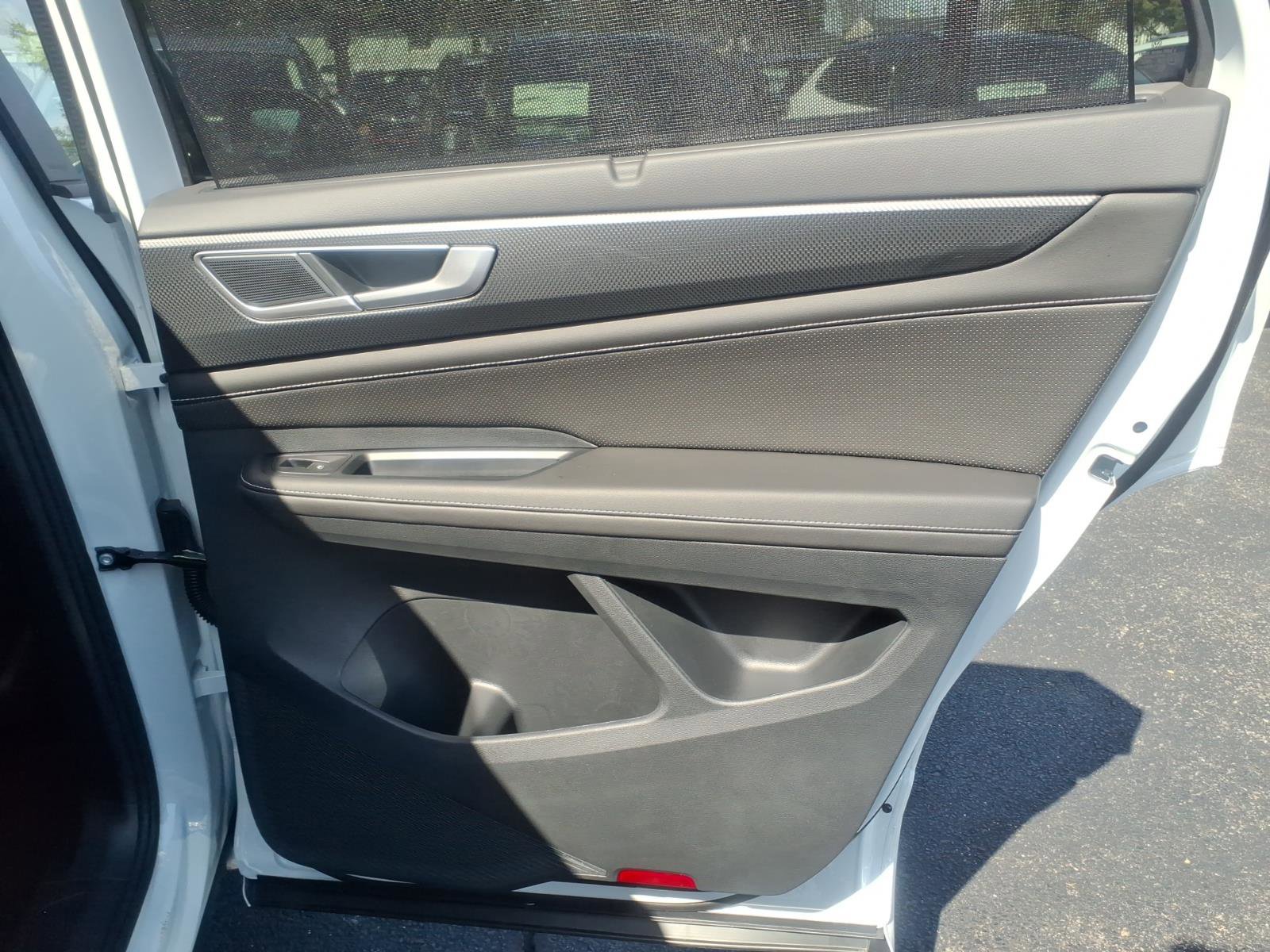 New 2026 Volkswagen Atlas Cross Sport SEL R-Line image 6