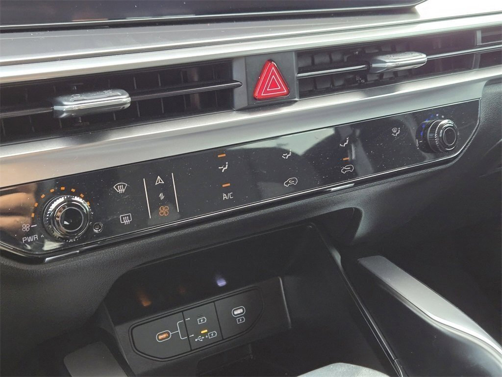 New 2025 Kia Sorento LX image 16