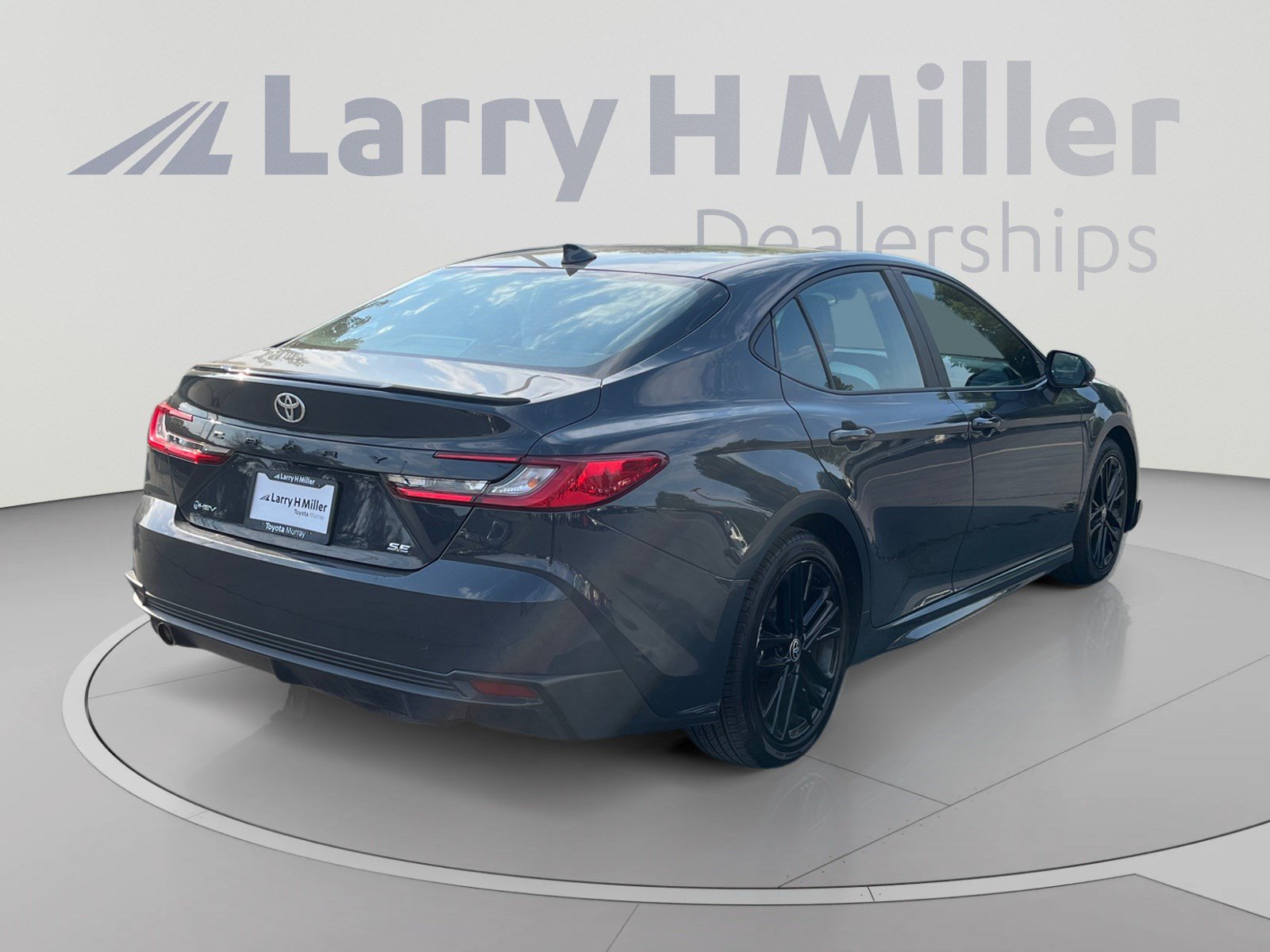 Used 2025 Toyota Camry SE FWD image 5