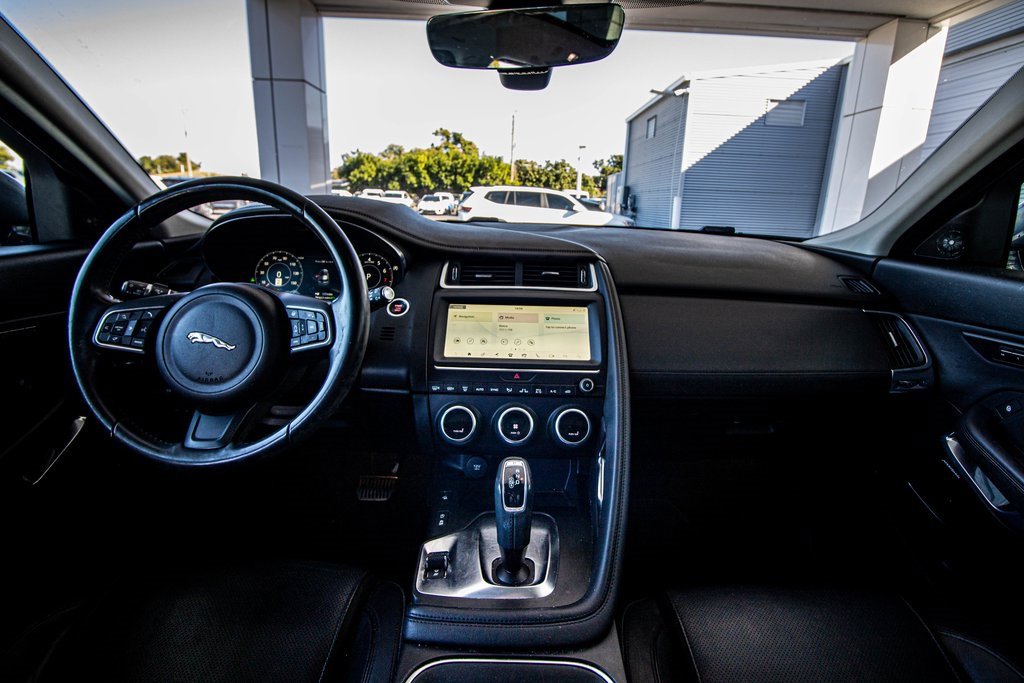 Used 2018 Jaguar E-PACE SE image 29