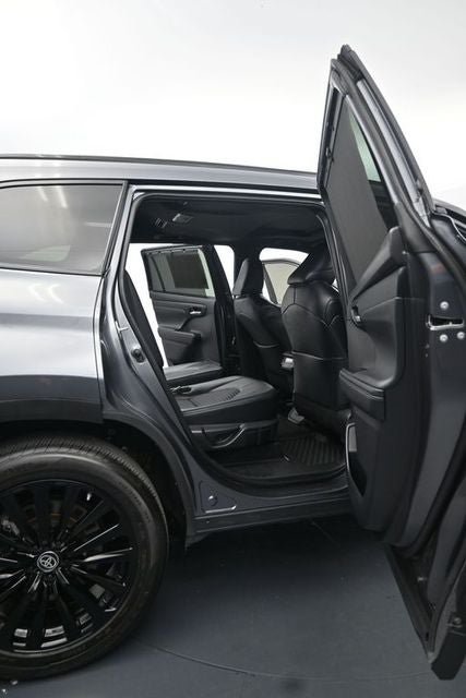 Used 2024 Toyota Highlander XSE AWD/4WD image 16