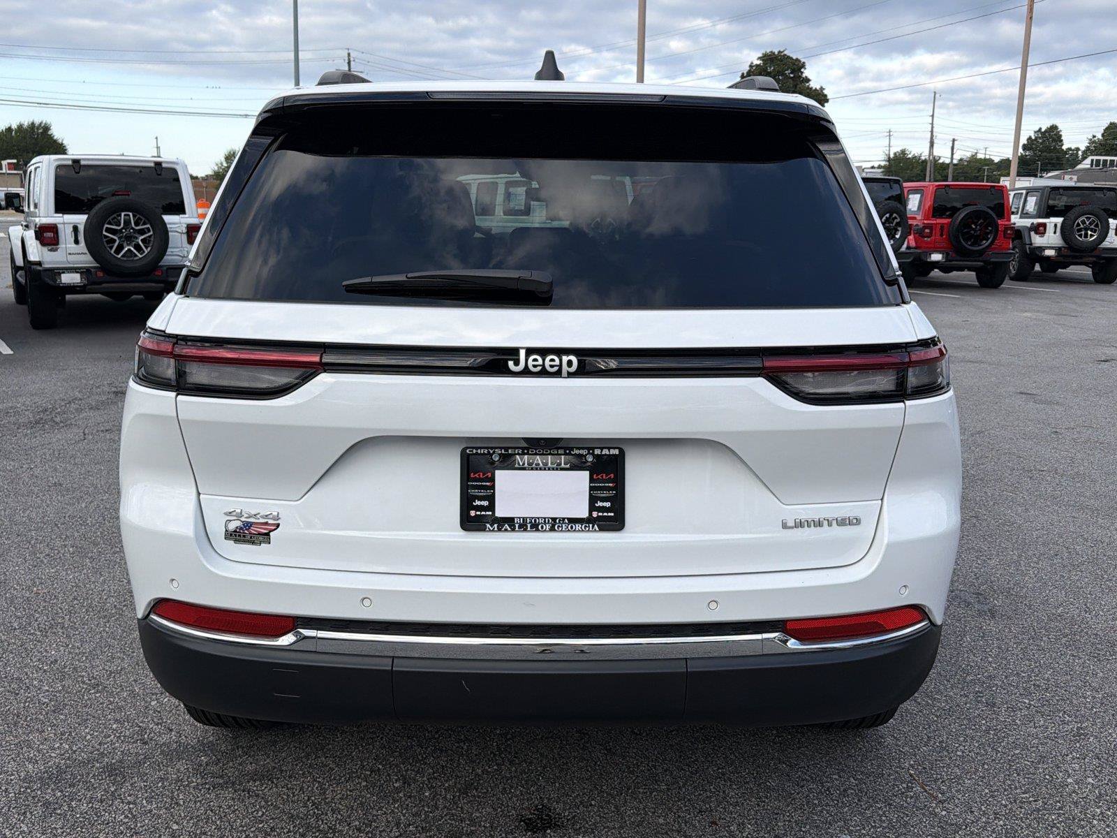 Used 2025 Jeep Grand Cherokee Limited AWD/4WD image 6