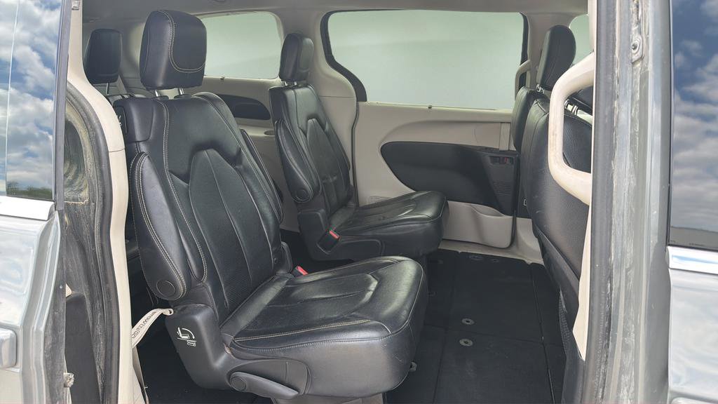 Used 2022 Chrysler Pacifica Touring-L FWD image 15