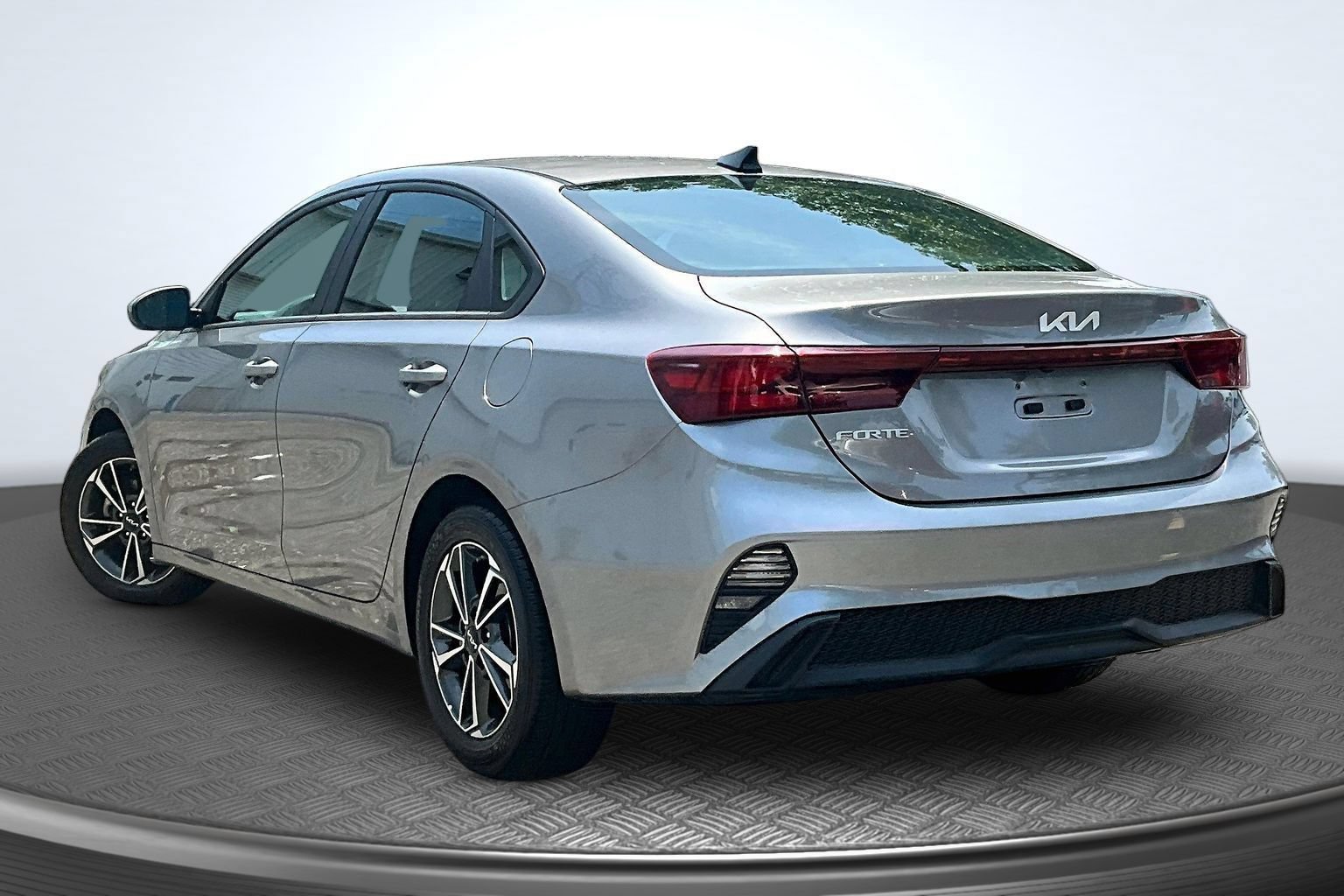 Used 2023 Kia Forte LXS FWD image 2