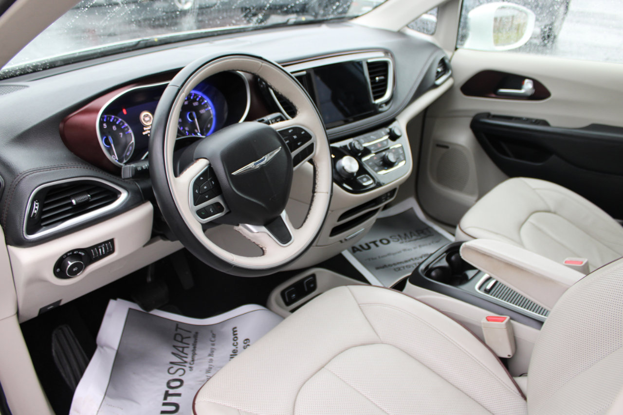 Used 2018 Chrysler Pacifica Limited image 15