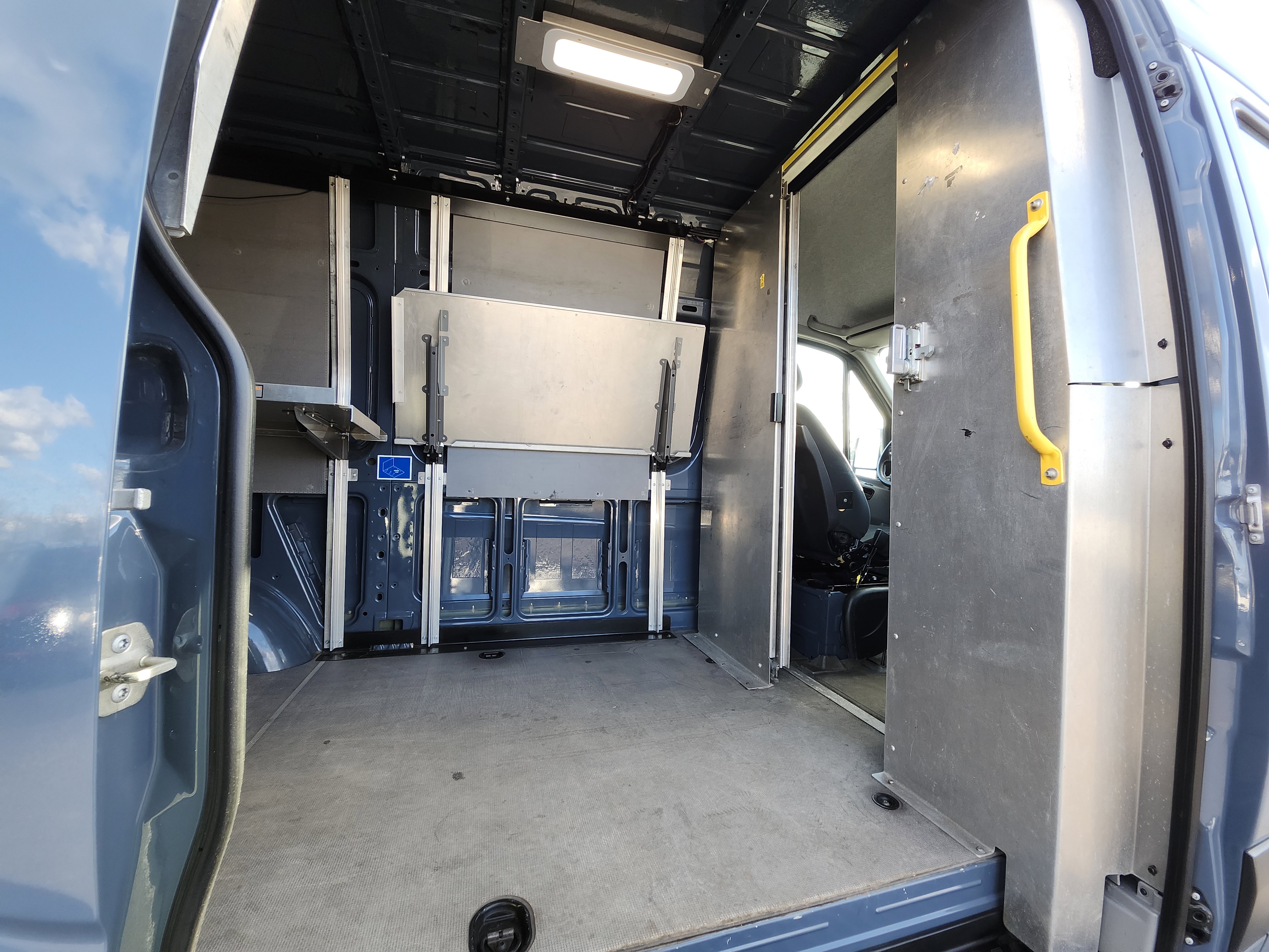 Used 2018 Mercedes-Benz Sprinter 2500 image 19