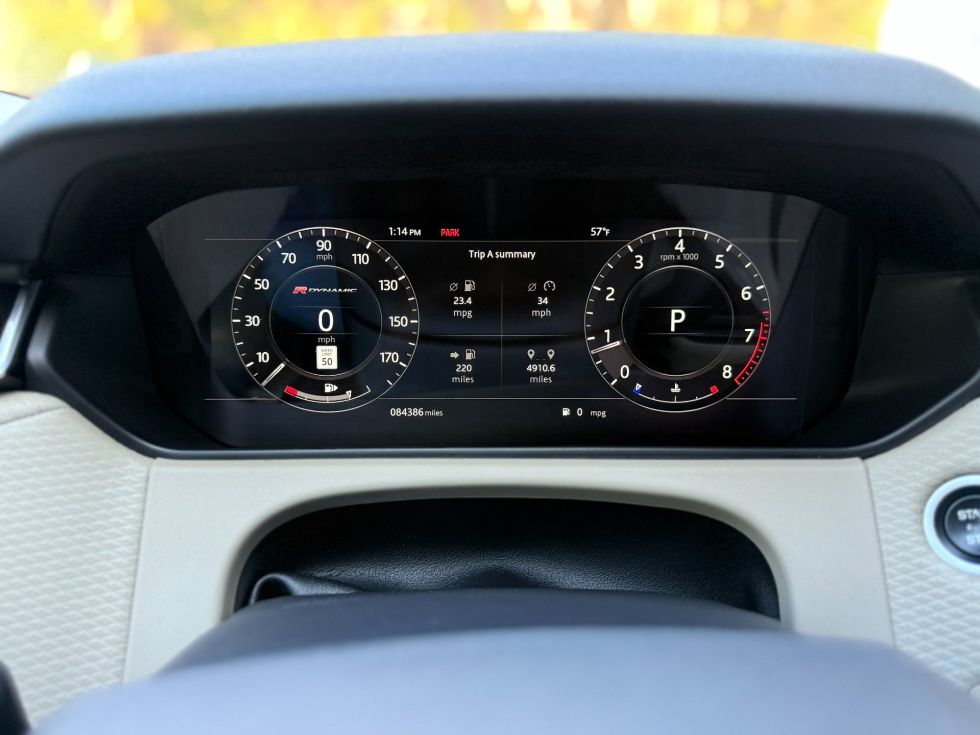 Used 2018 Land Rover Range Rover Velar R-Dynamic SE image 17