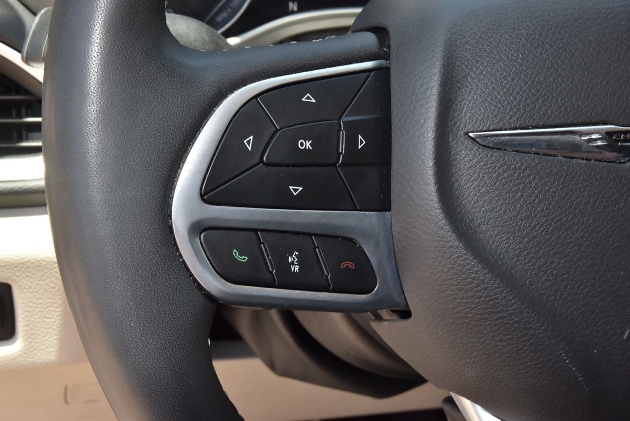 Used 2024 Chrysler Pacifica Touring-L FWD image 25