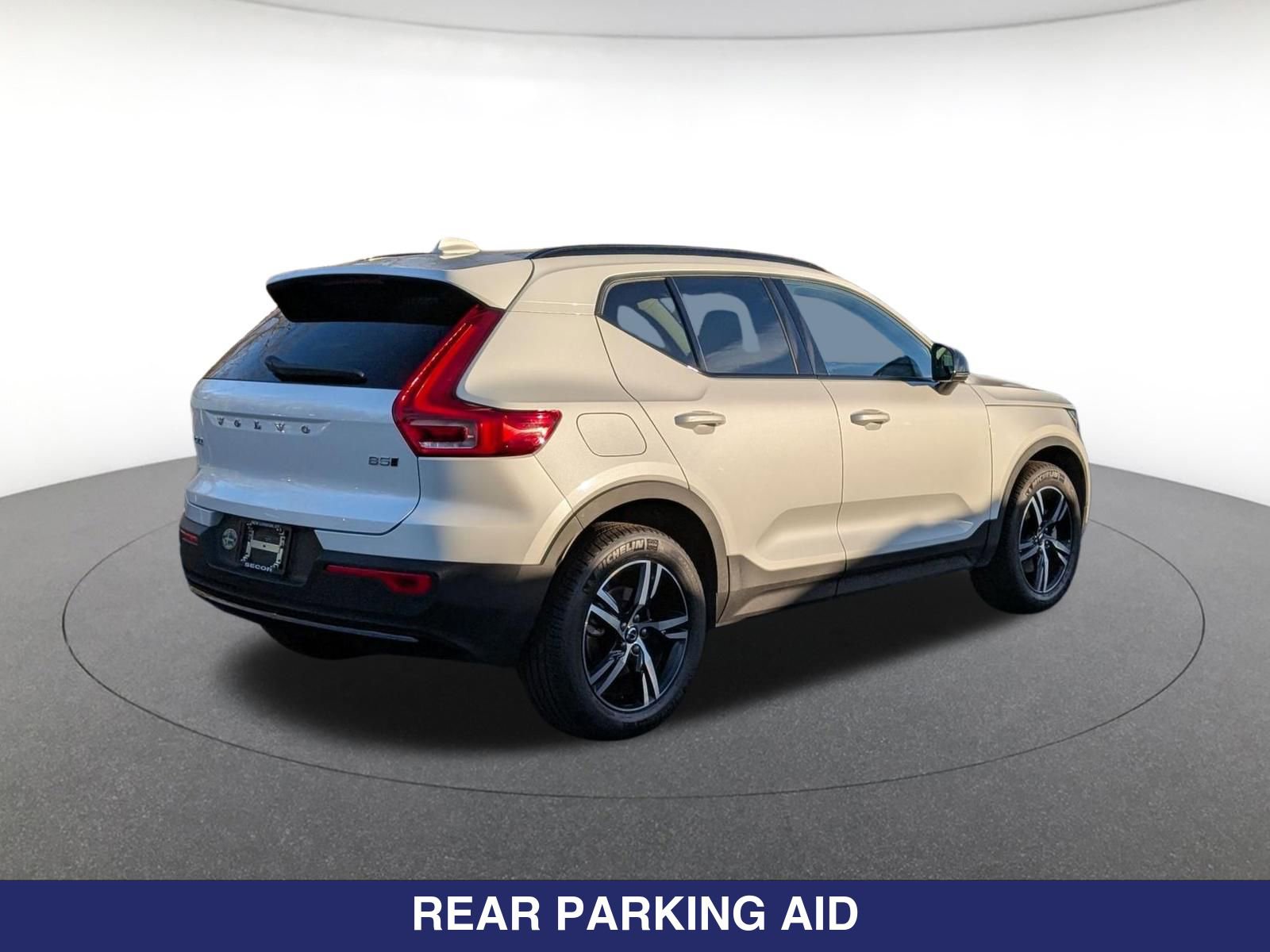 Used 2024 Volvo XC40 B5 Core AWD/4WD image 5