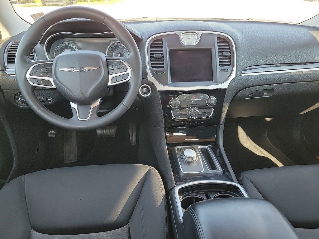 Used 2023 Chrysler 300 Touring w/ Sport Appearance Package image 10