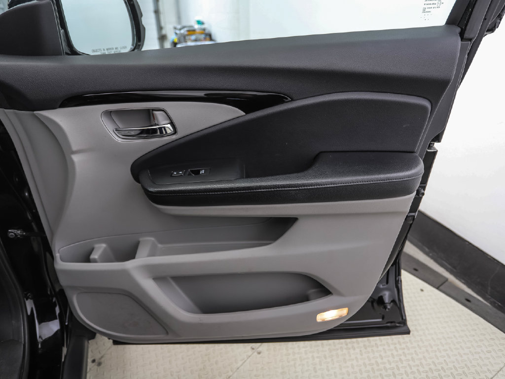 Used 2018 Honda Pilot Touring image 33