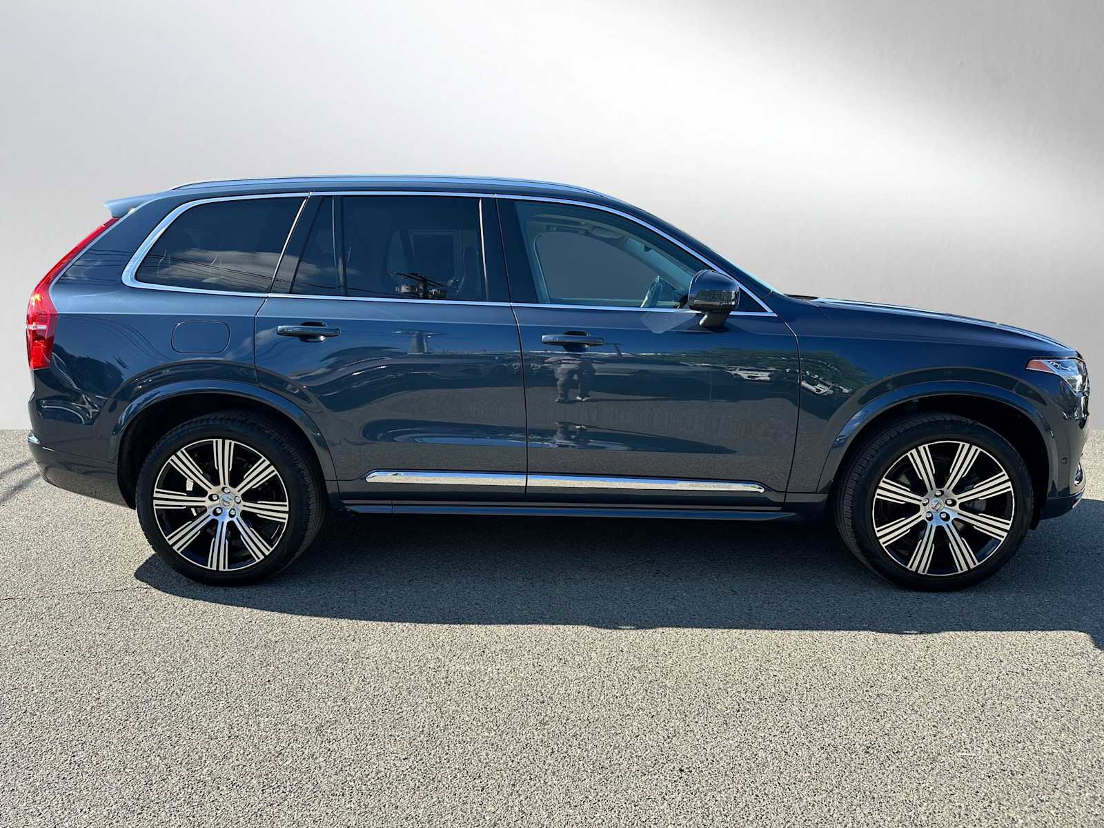 Used 2023 Volvo XC90 T8 Plus w/ Protection Package AWD/4WD image 3