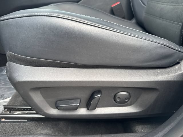 Used 2025 Mitsubishi Outlander AWD image 12