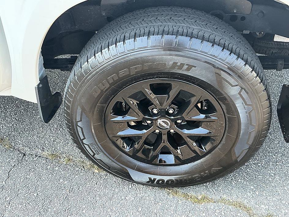 Certified 2024 Nissan Frontier SV image 8