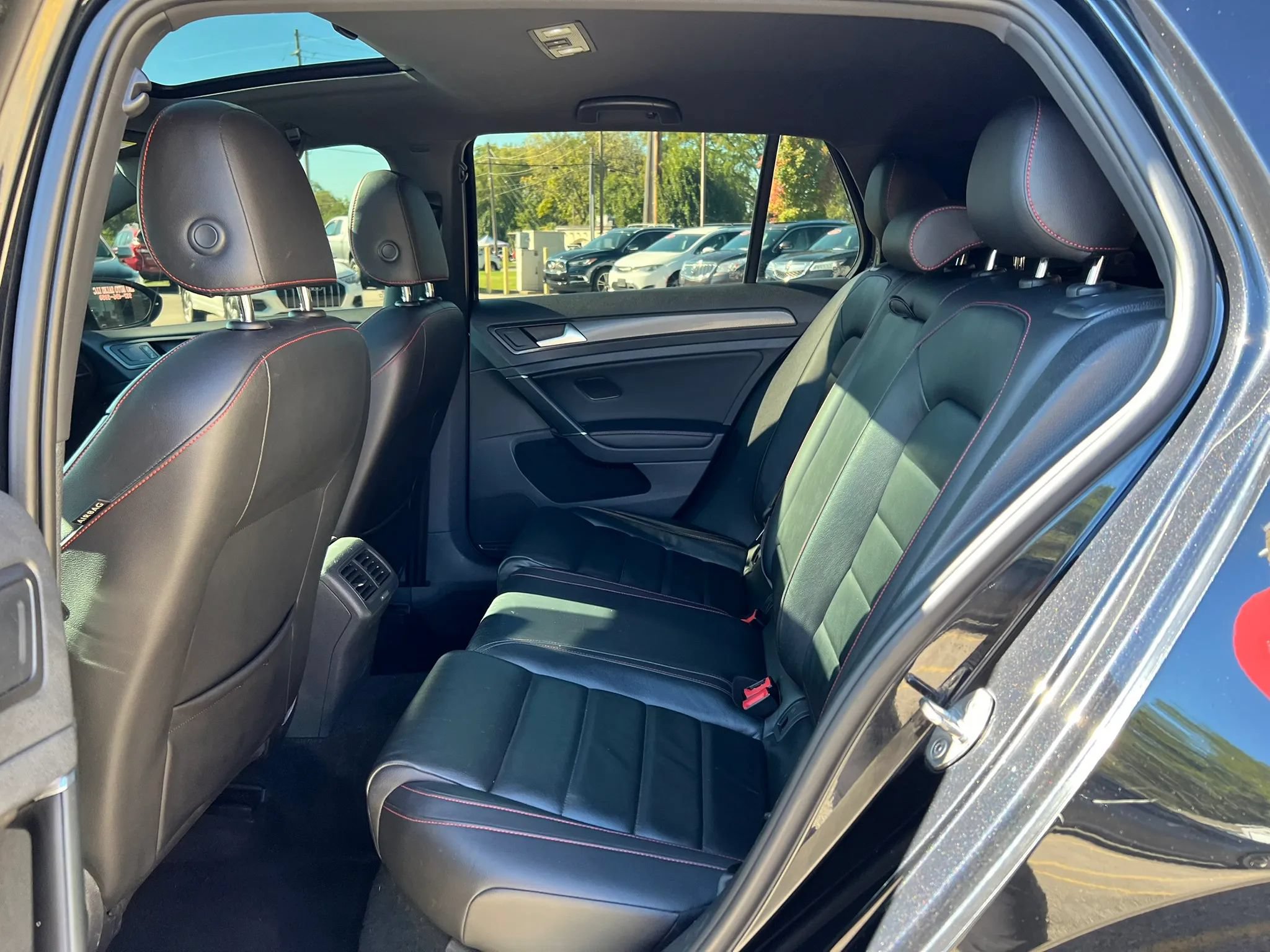 Used 2019 Volkswagen GTI SE FWD image 28