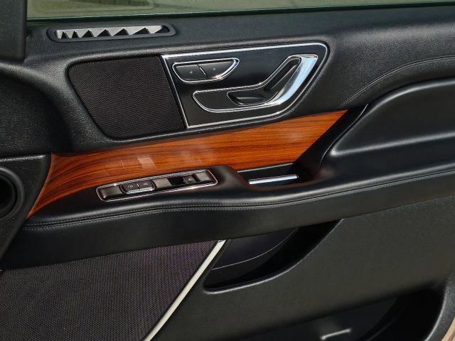 Used 2018 Lincoln Navigator Select w/ Technology Package image 14