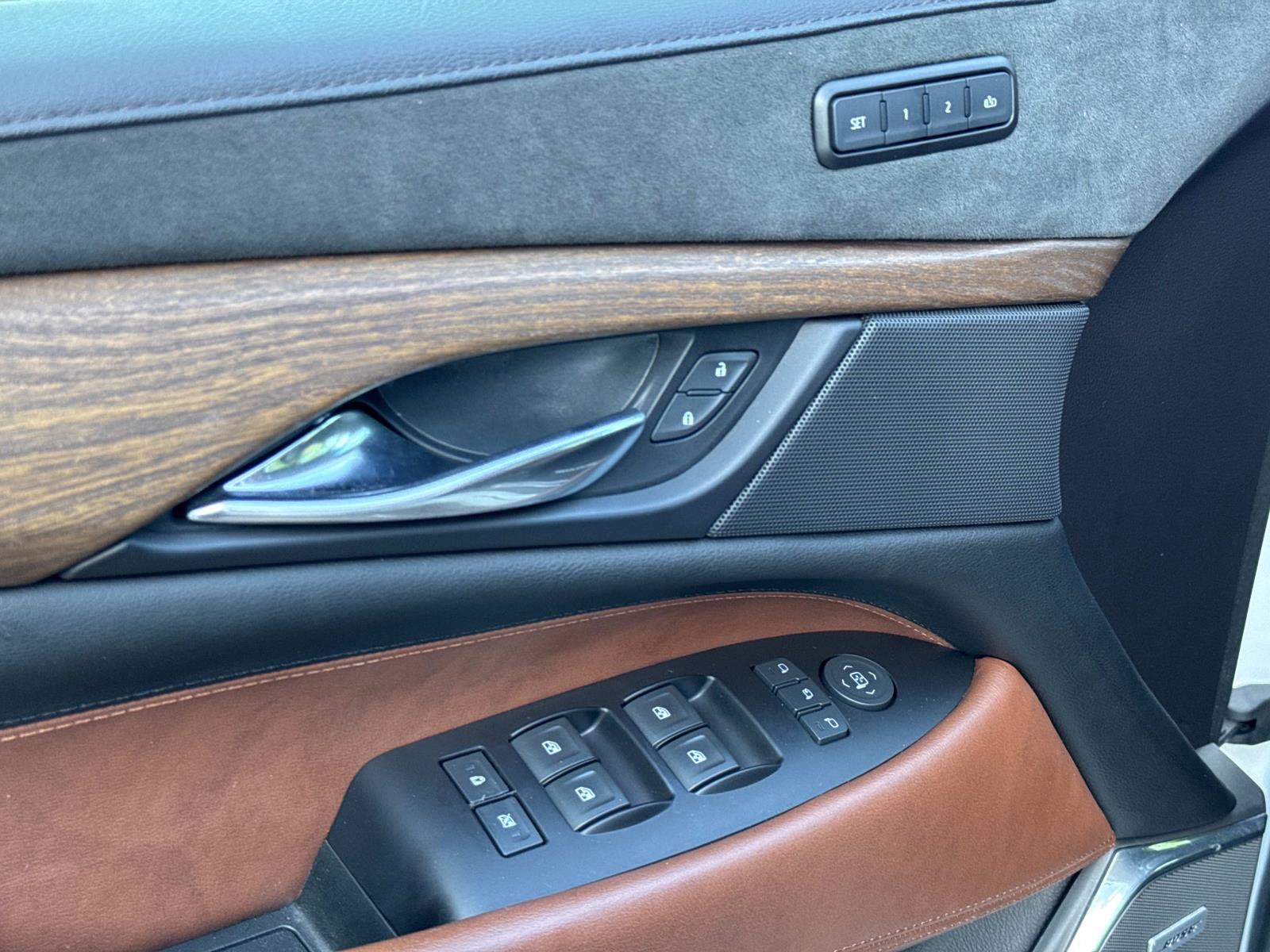 Used 2019 Cadillac Escalade Premium Luxury image 22