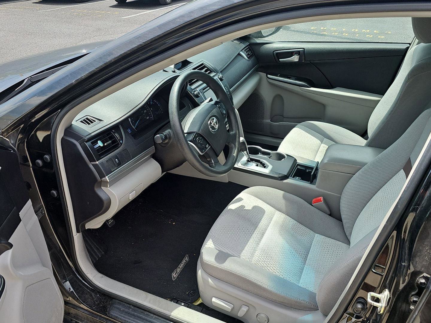 Used 2014 Toyota Camry LE FWD image 7