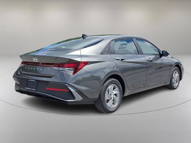 New 2026 Hyundai Elantra SE FWD image 7