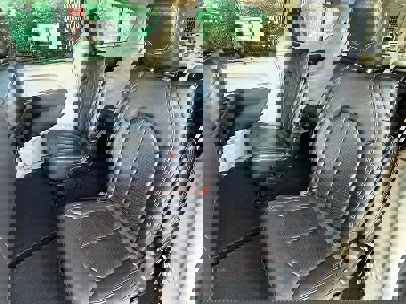 Used 2021 Chrysler Pacifica Touring-L image 27