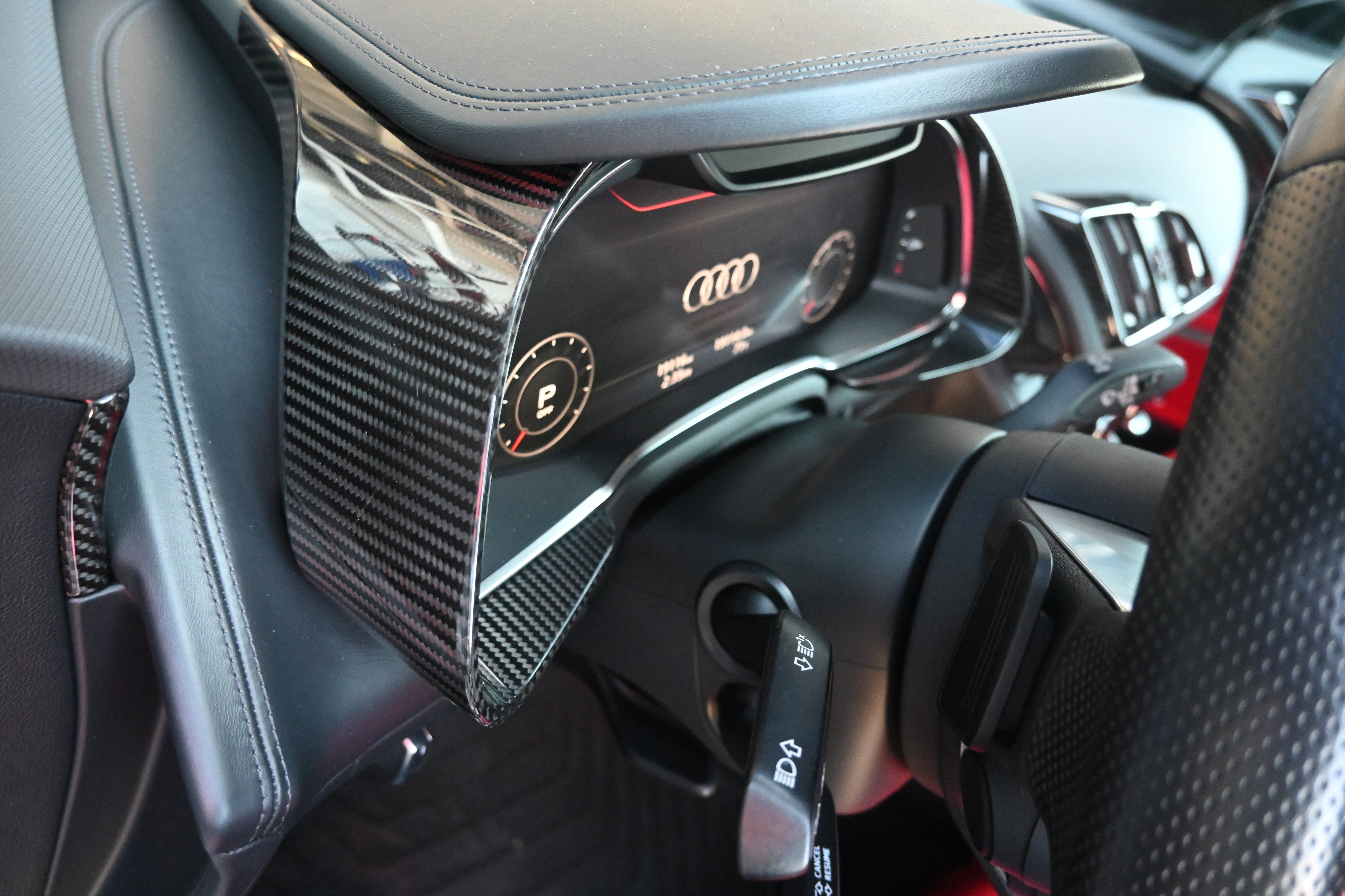 Used 2018 Audi R8 V10 w/ Premium Package RWD image 51