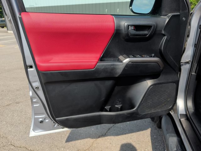 Used 2021 Toyota Tacoma SR5 AWD/4WD image 15