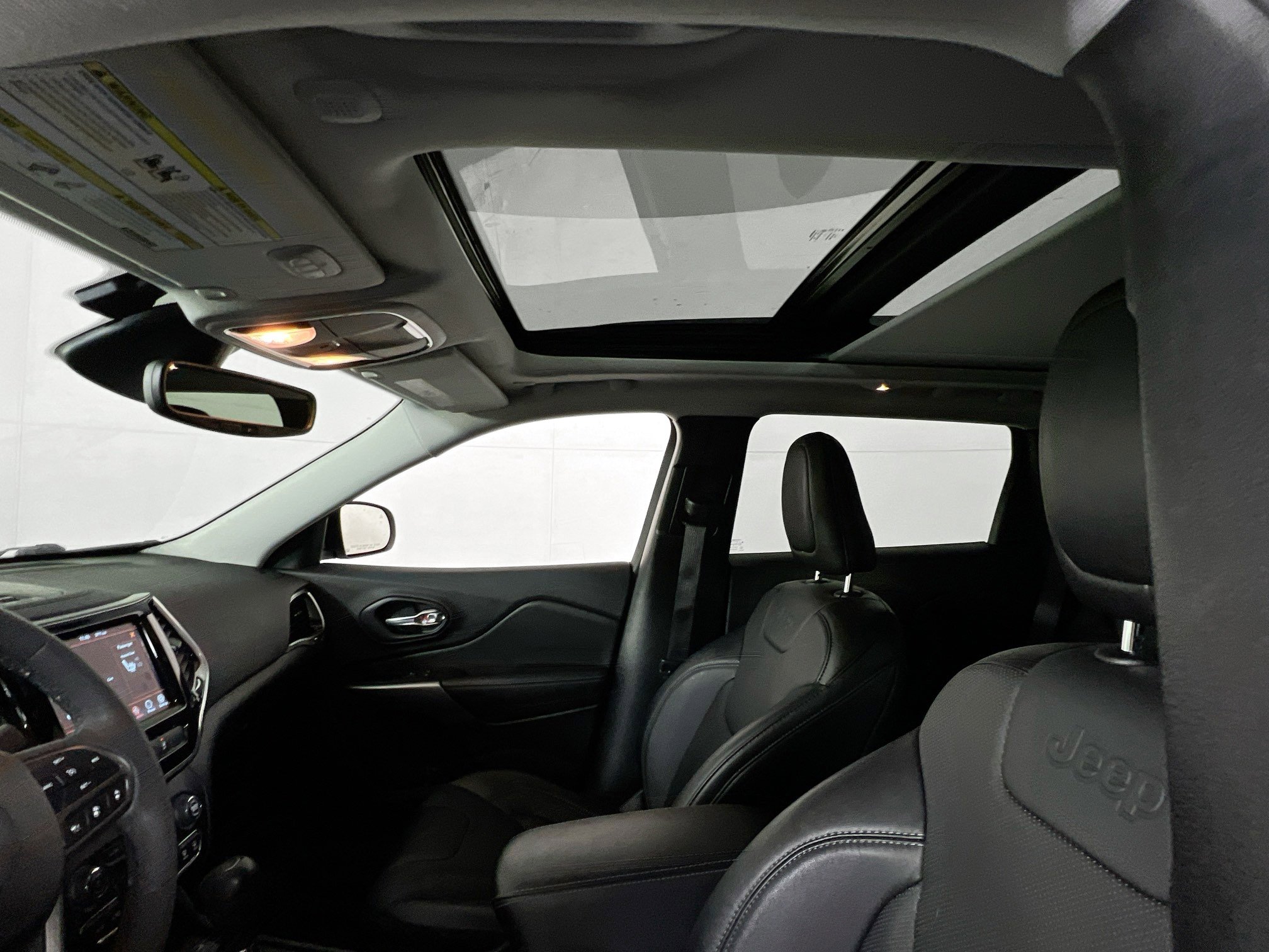 Used 2022 Jeep Cherokee Limited image 21