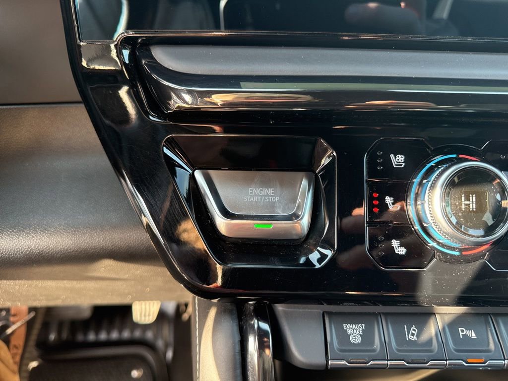 Used 2024 GMC Sierra 2500 AT4X image 25