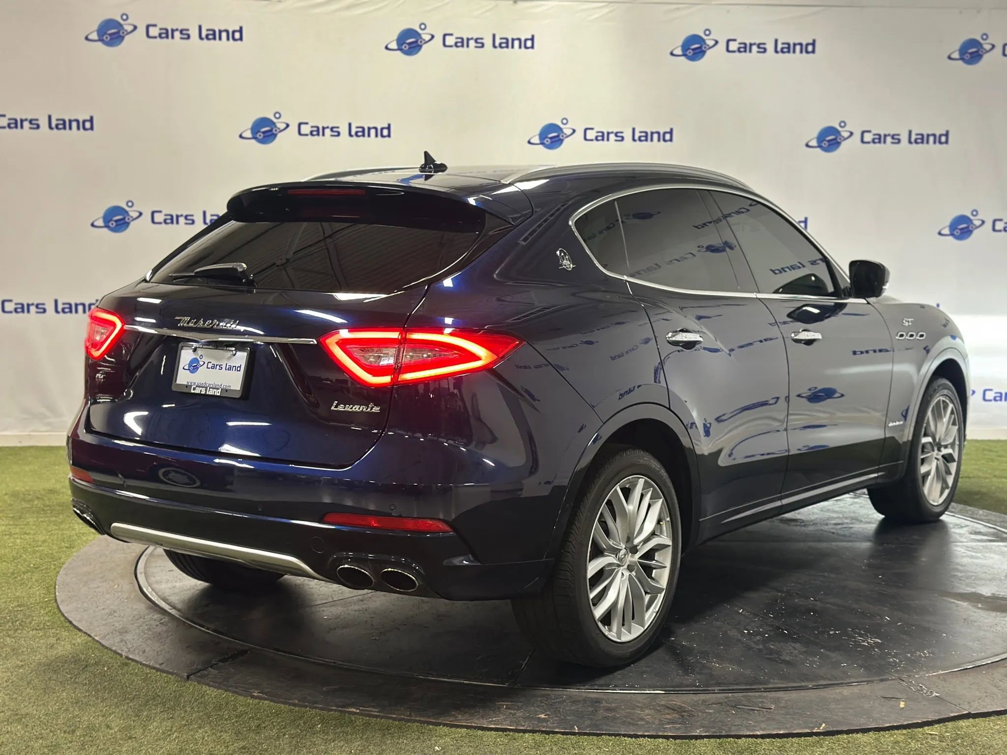 Used 2019 Maserati Levante GranLusso AWD/4WD image 3