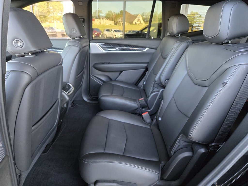 Used 2025 Cadillac XT6 Premium Luxury image 17