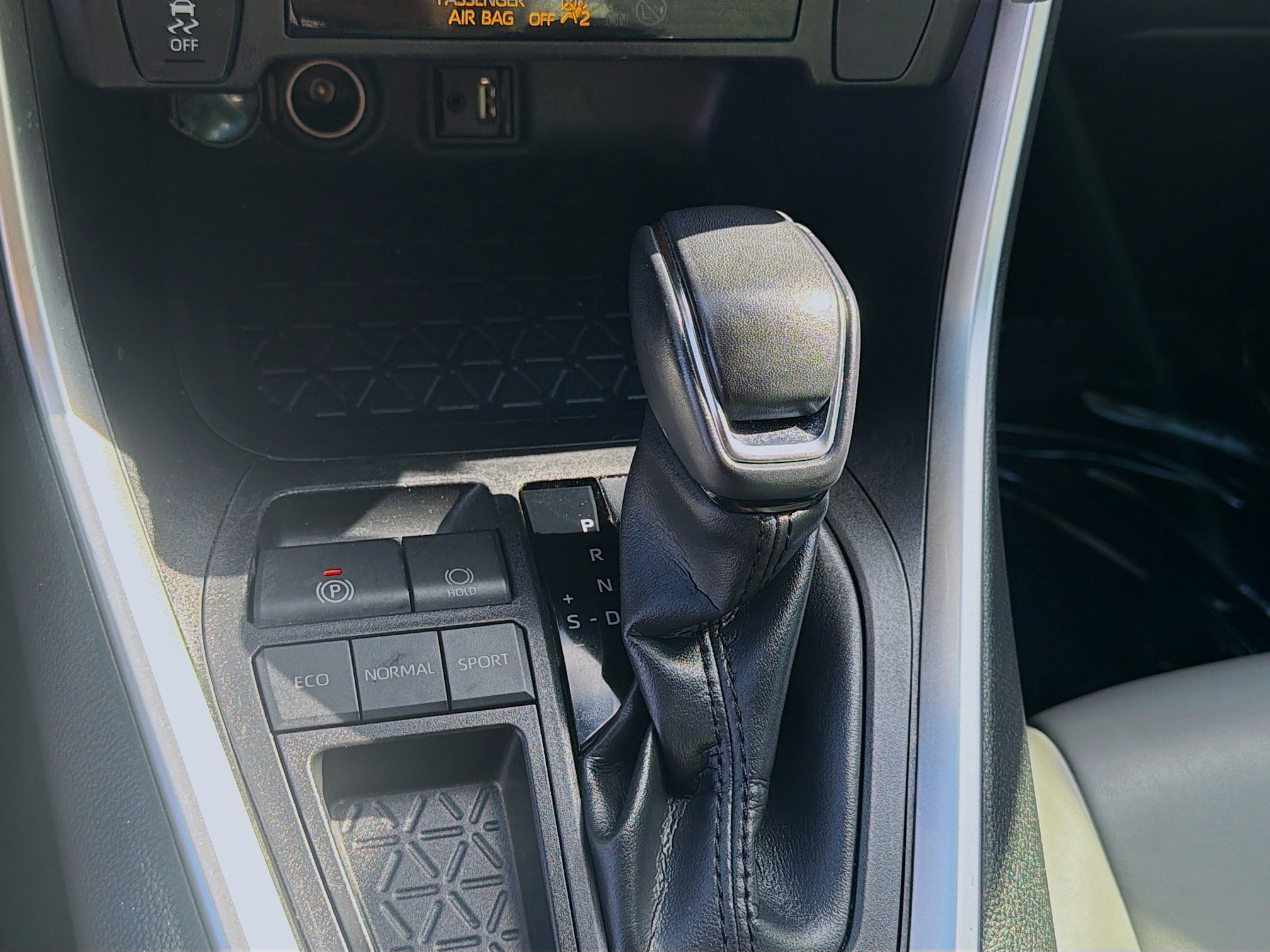 Used 2019 Toyota RAV4 XLE Premium FWD image 16