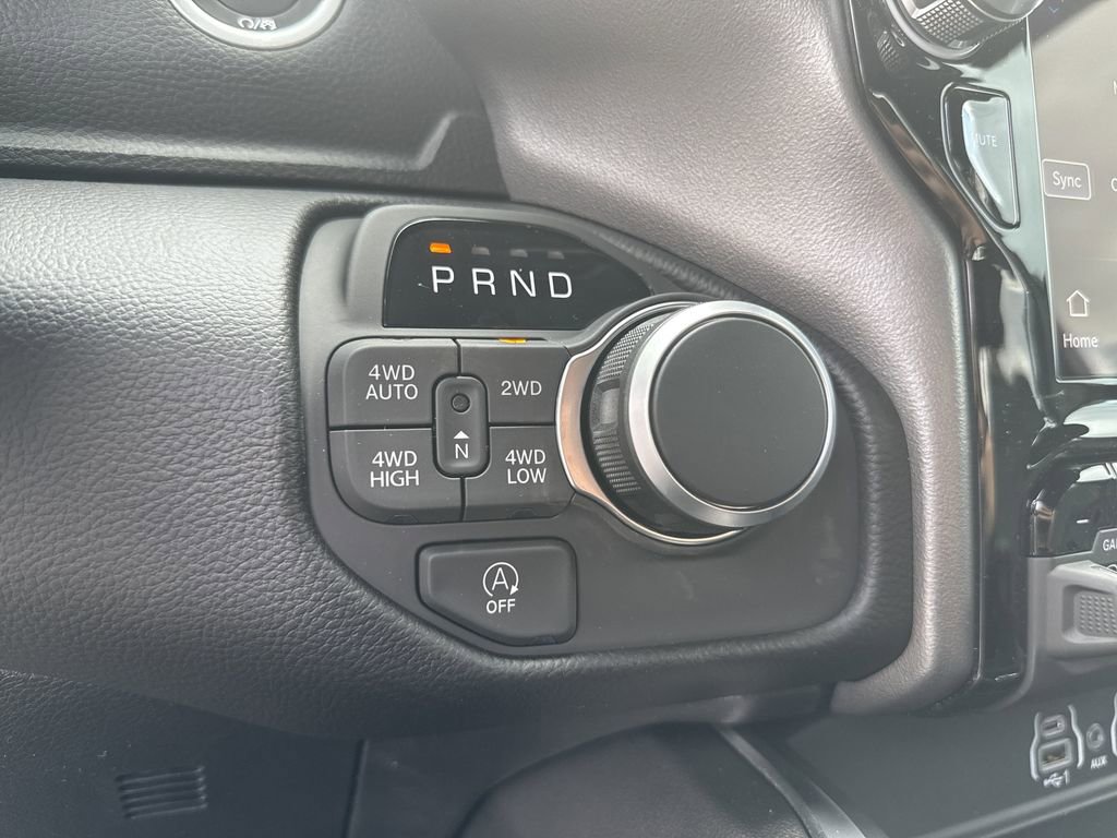 New 2026 RAM 1500 4x4 Crew Cab image 19