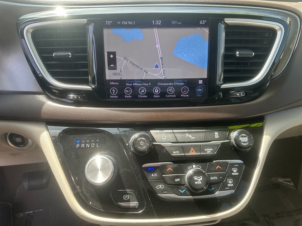 Used 2018 Chrysler Pacifica Touring-L w/ Premium Audio Group image 10