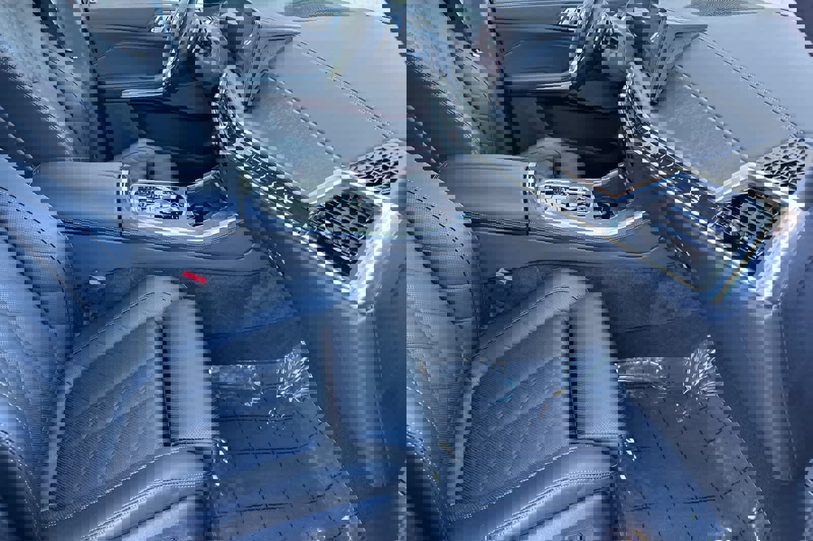 Used 2025 BMW X5 xDrive50e w/ Premium Package image 17